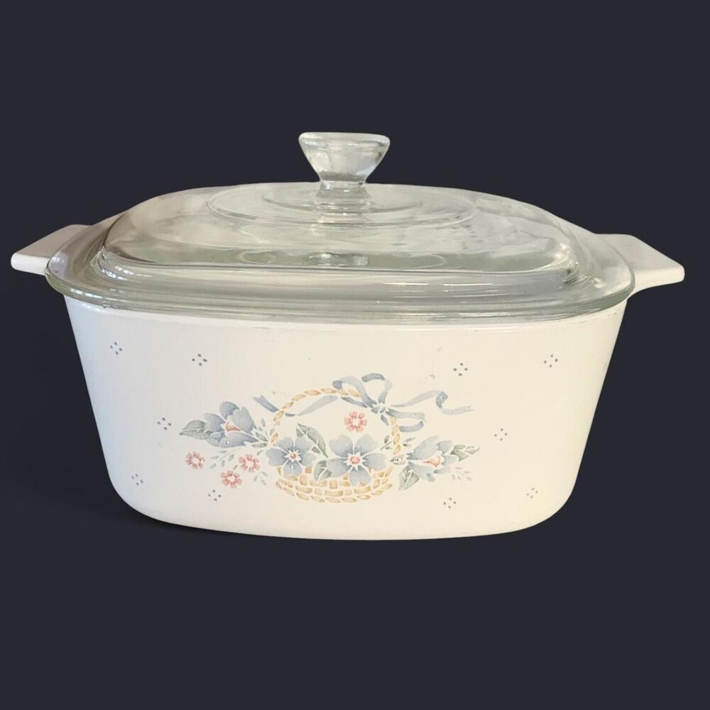 Vintage Corning Ware Country Cornflower 1.5 Liter Casserole Dish.